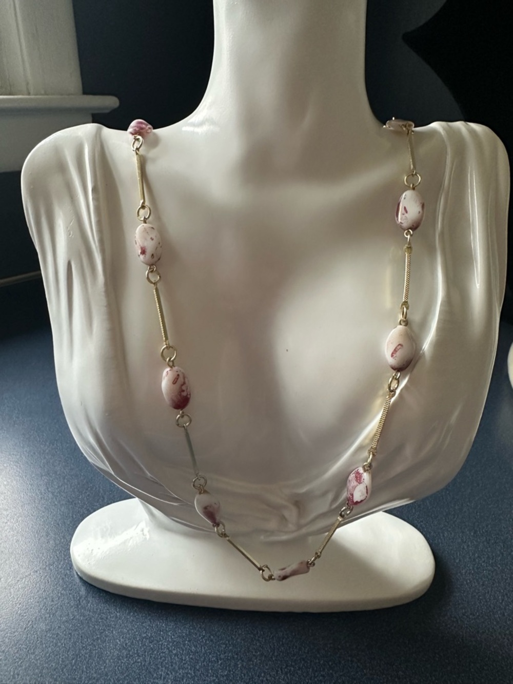 Pink & White Marble Oval Beads Gold-Tone Metal Chain & Bar Links Barrel Clasp